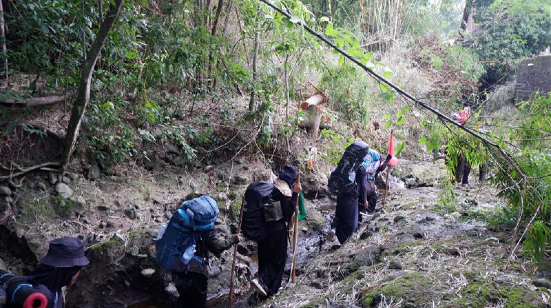 DT Peduli Solo Gelar DIKLATSAR di Purworejo: Bentuk Karakter Tangguh Penerima Beasiswa