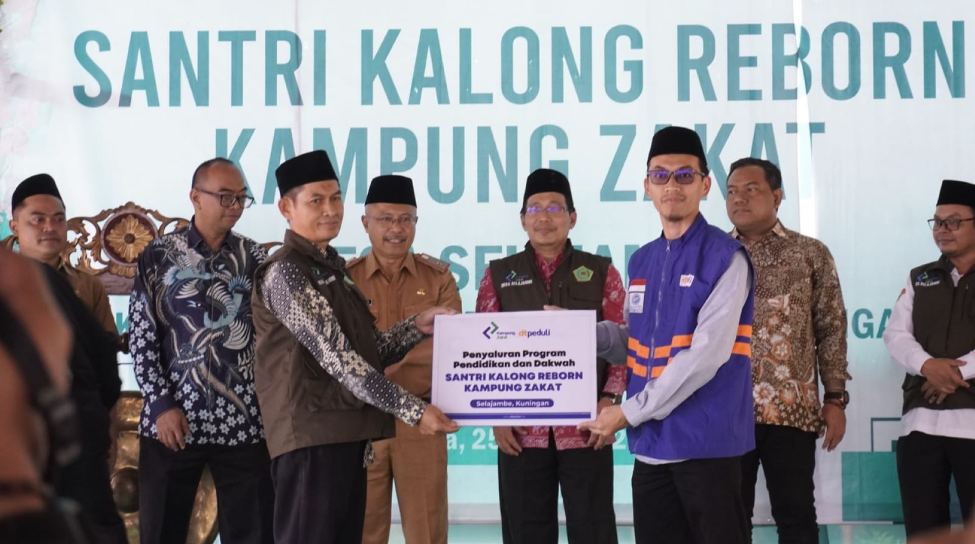 Bangun Remaja Berakhlak Mulia, Baznas Resmikan Santri Kalong Reborn di Kampung Zakat Selajambe 