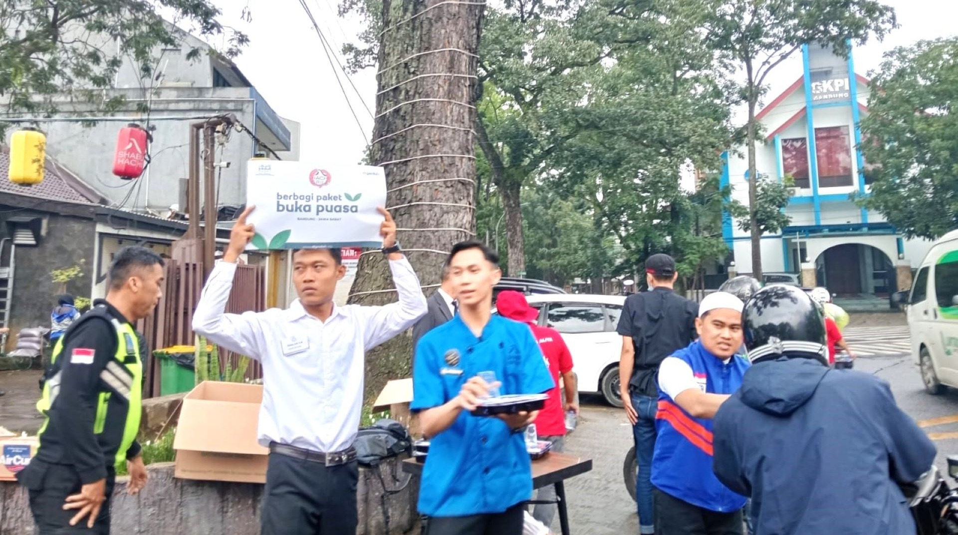 Sambut Berkah Ramadhan, Hachi Group Gandeng DT Peduli Bagikan 3000 Paket Berbuka Puasa