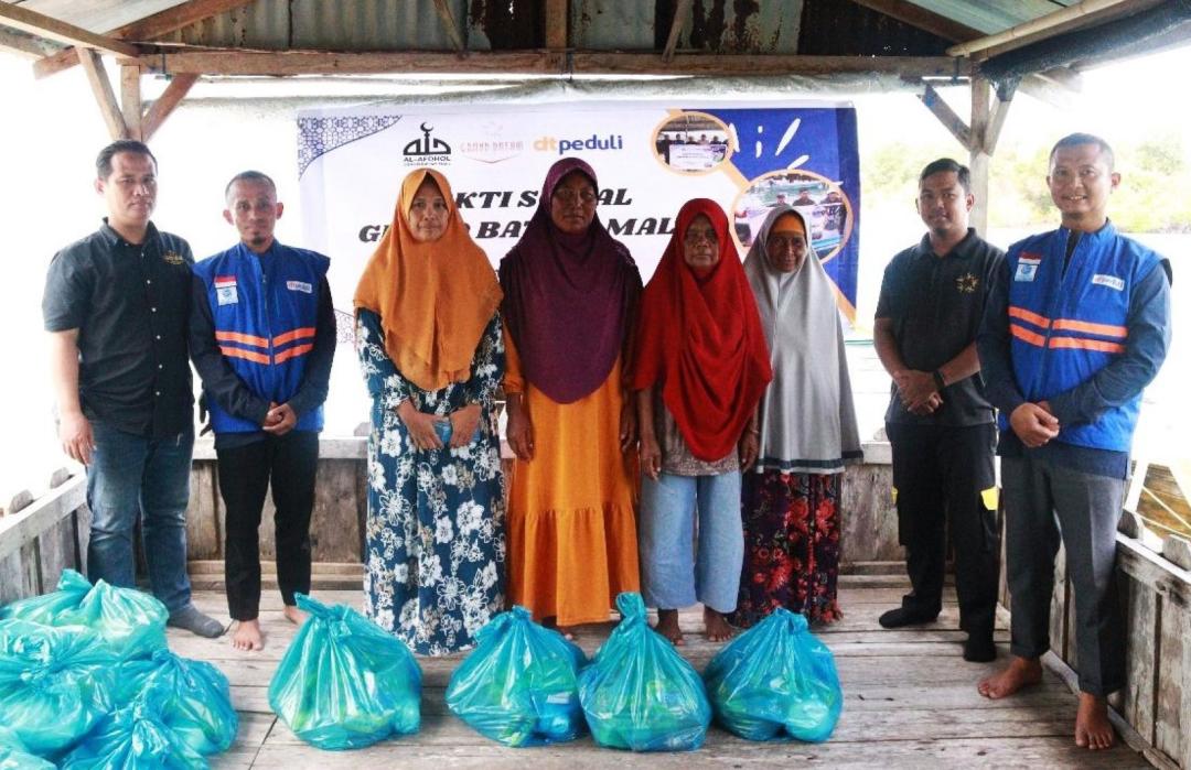 Bersama Masjid Al-Afdhol Grand Batam Mall, DT Peduli Kepri Bagikan Sembako untuk Warga Kepulauan