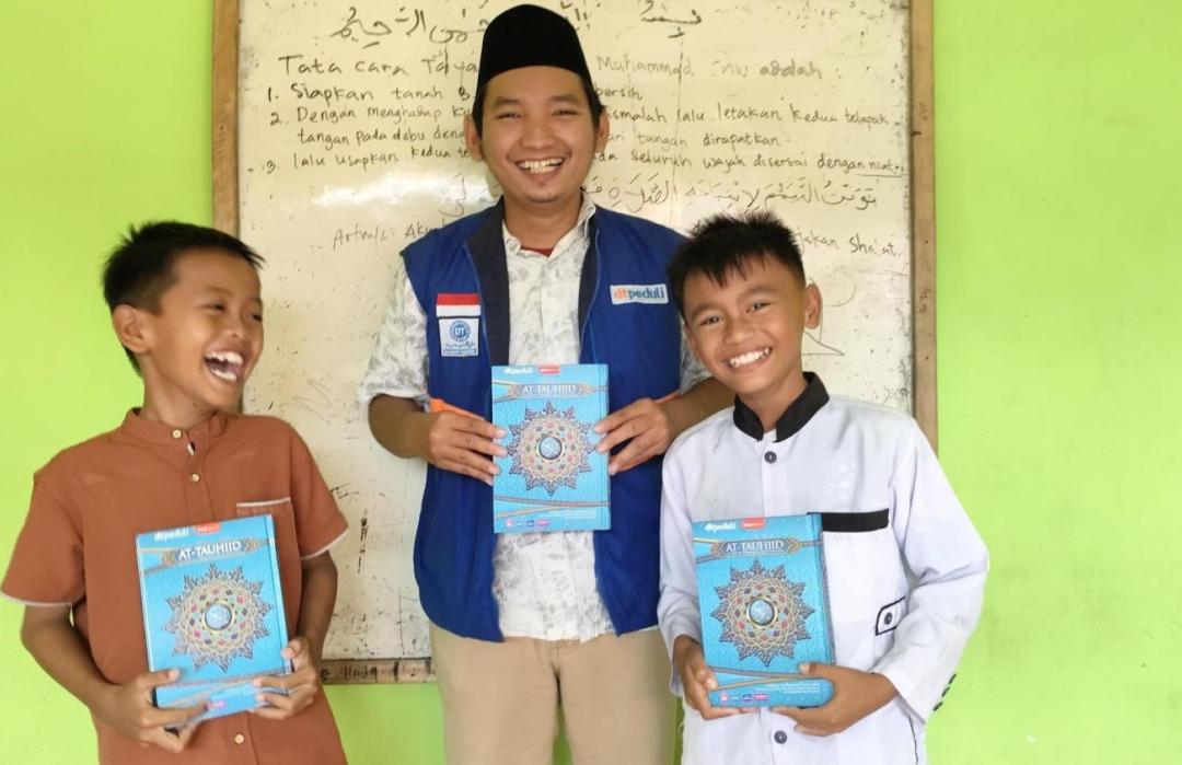 Ramadhan Peduli Negeri, DT Peduli Cirebon Salurkan Al-Qur'an ke Pelosok Majalengka