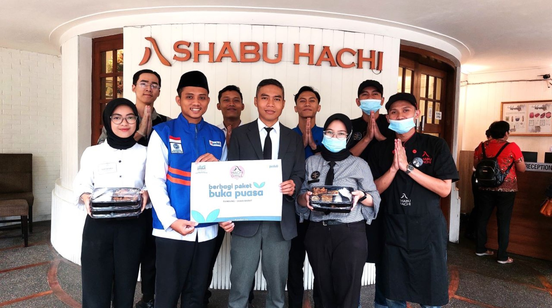 Berbagi Kebahagiaan Ramadhan, Hachi Group Bersama DT Peduli Bagikan 9000 Paket Buka Puasa