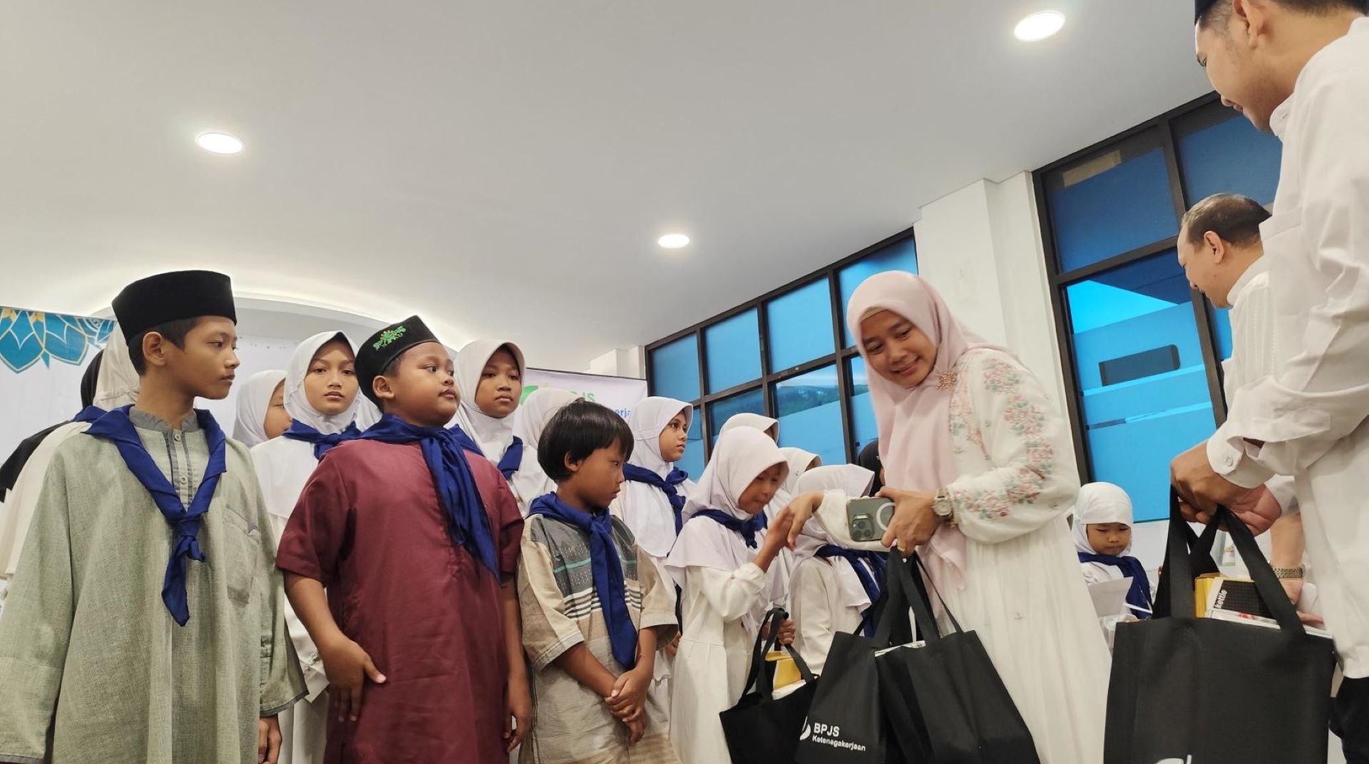 BPJS Ketenagakerjaan Bersama DT Peduli Gelar Kajian Ramadhan dan Santunan Anak Yatim