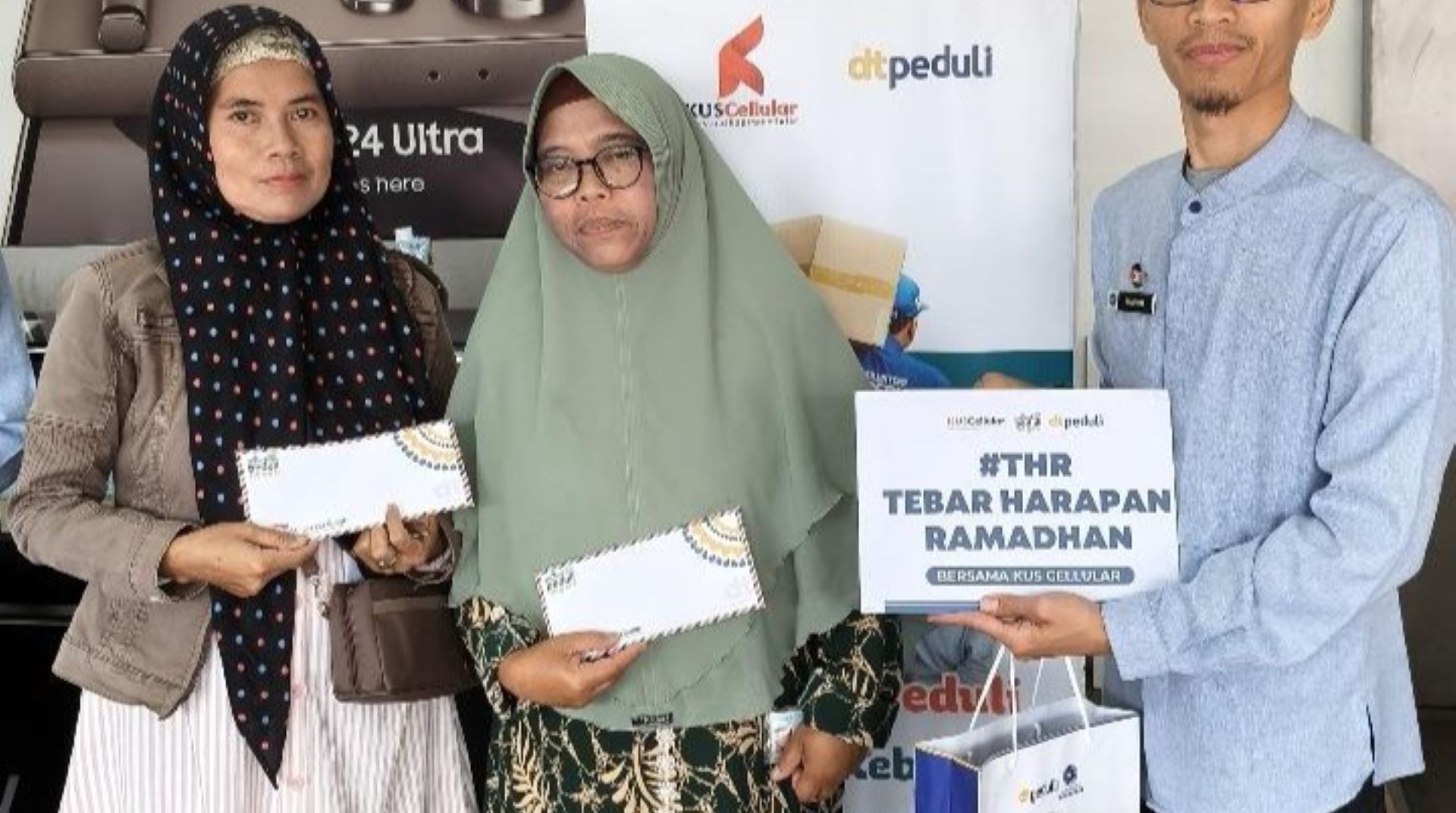 KUS Cell dan DT Peduli Kuningan Tebar Harapan Ramadhan untuk 100 Warga Sekitar Outlet