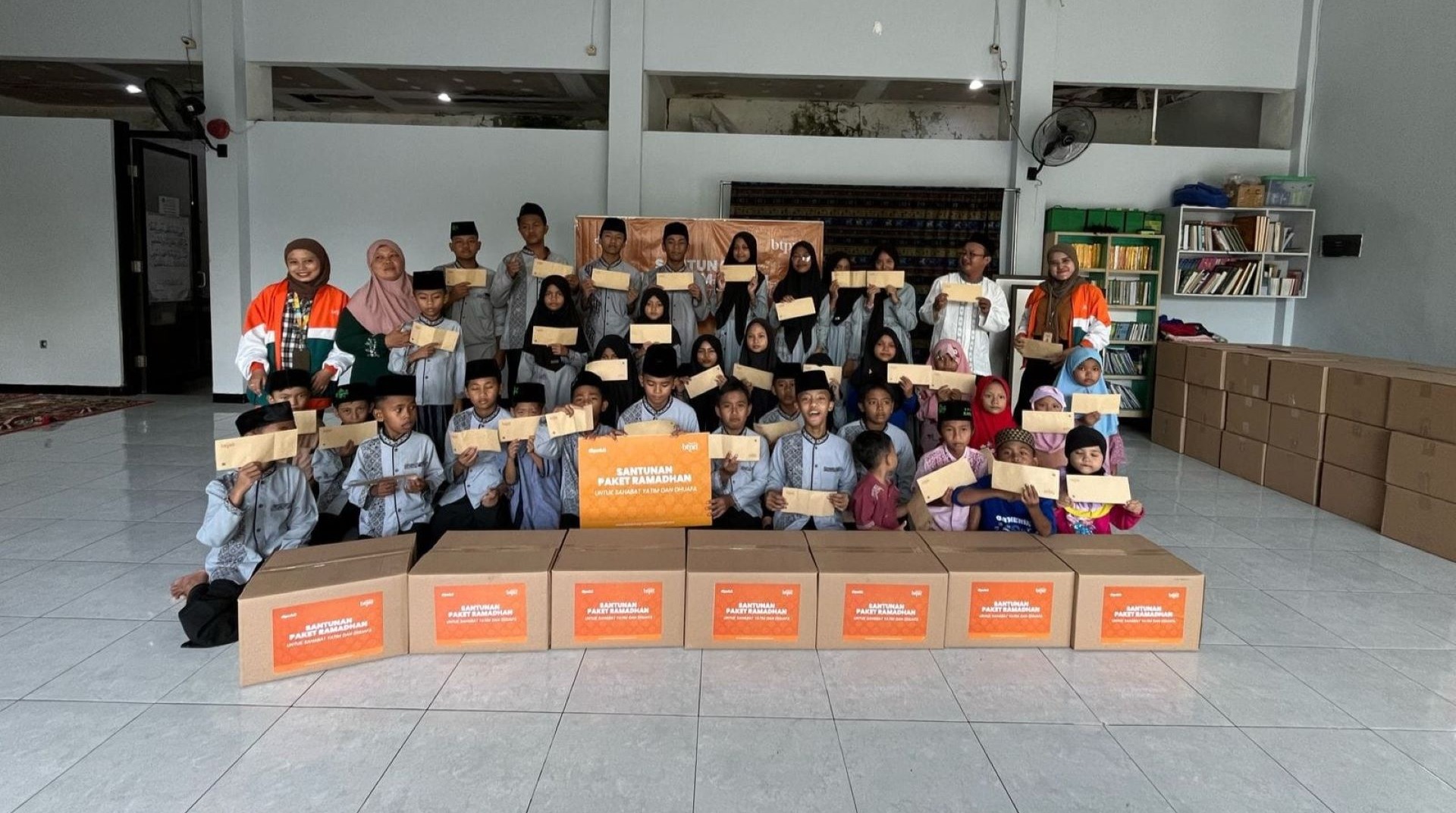 BTPN Syariah Bersama DT Peduli Salurkan Bingkisan Lebaran untuk Anak-Anak Panti di Bali