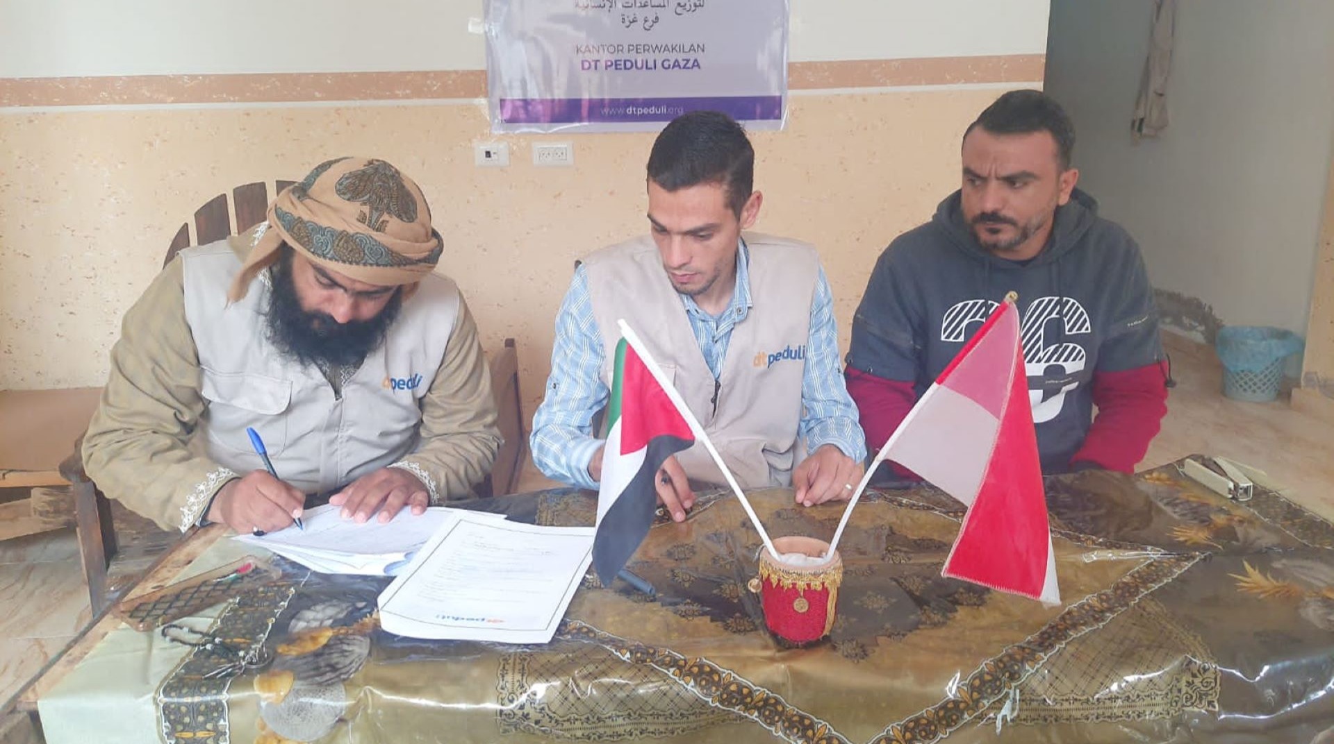 Masih dalam Suasana Idulfitri, Kantor DT Peduli Gaza Siap Digunakan