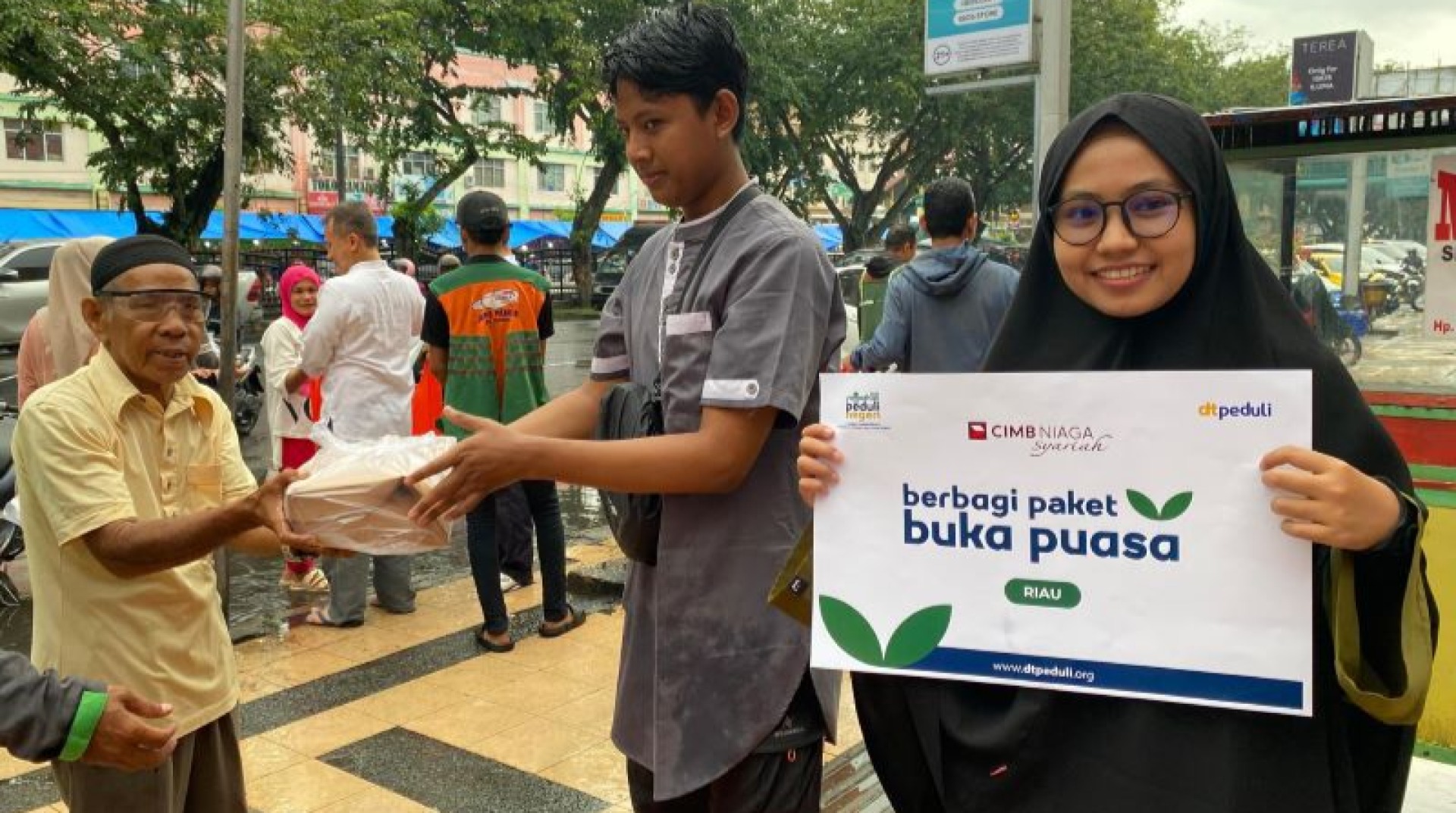 Bank CIMB Niaga Syariah Bagikan Program Kebaikan bersama DT Peduli Riau 