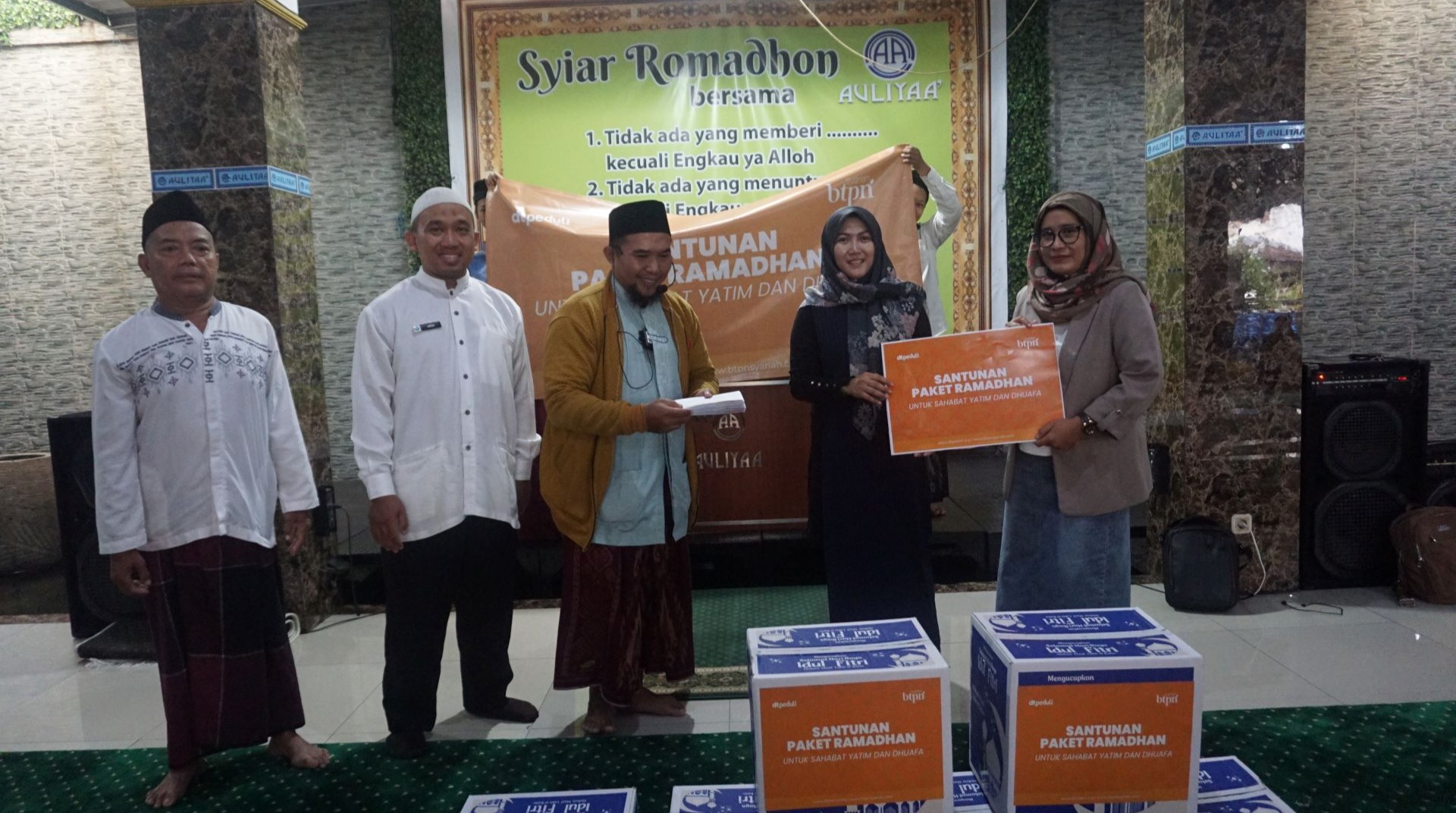 BTPN Syariah Gandeng DT Peduli Salurkan Santunan dan Bingkisan di Rumah Panti Auliyaa 